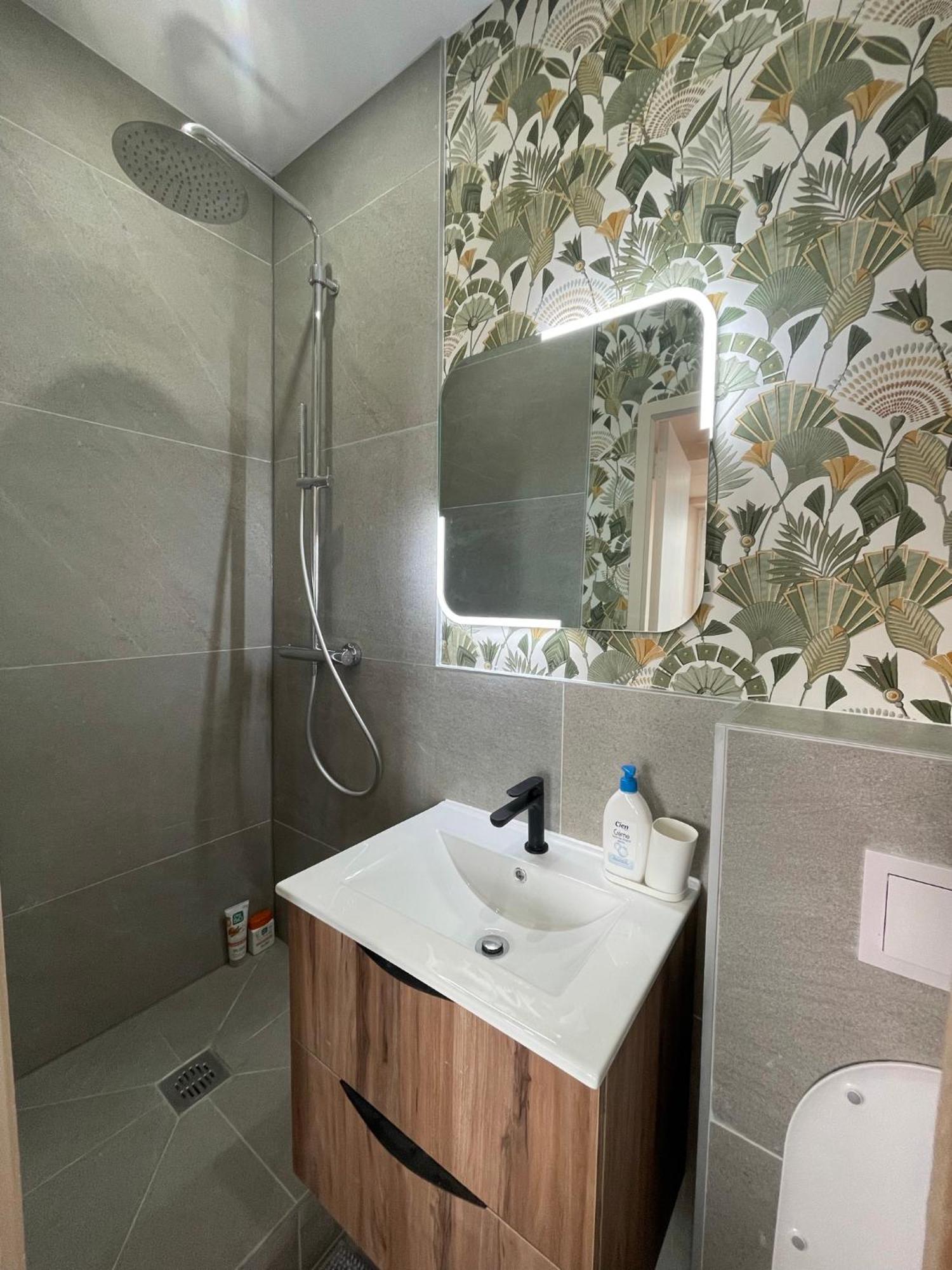 Apartament Studio Malibu Central, Lumineux Et Confortable Hyères Zewnętrze zdjęcie